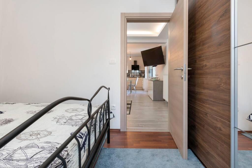 Predivan Novouredeni Apartman U Blizini Mora Banjole Exterior foto