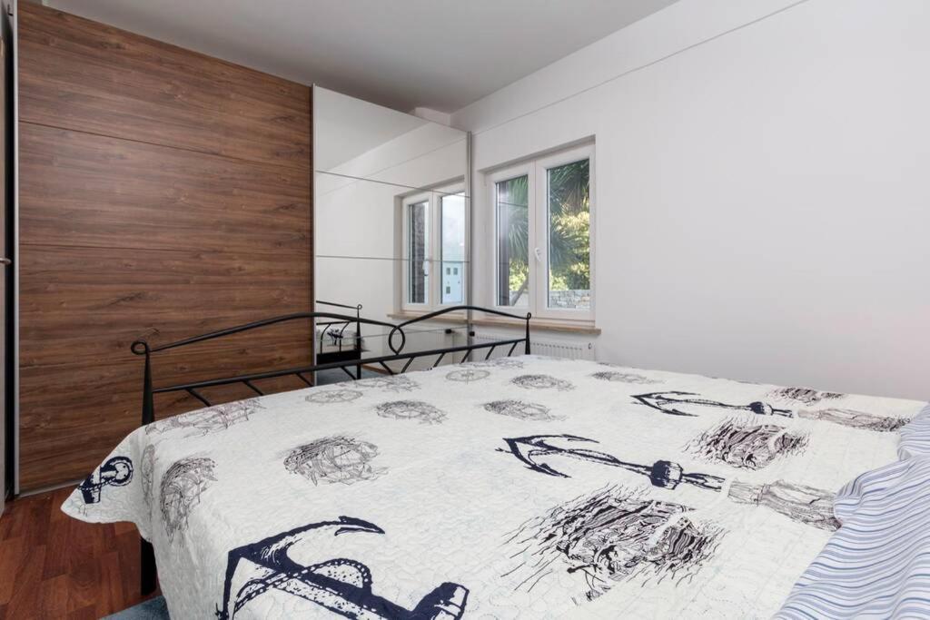 Predivan Novouredeni Apartman U Blizini Mora Banjole Exterior foto