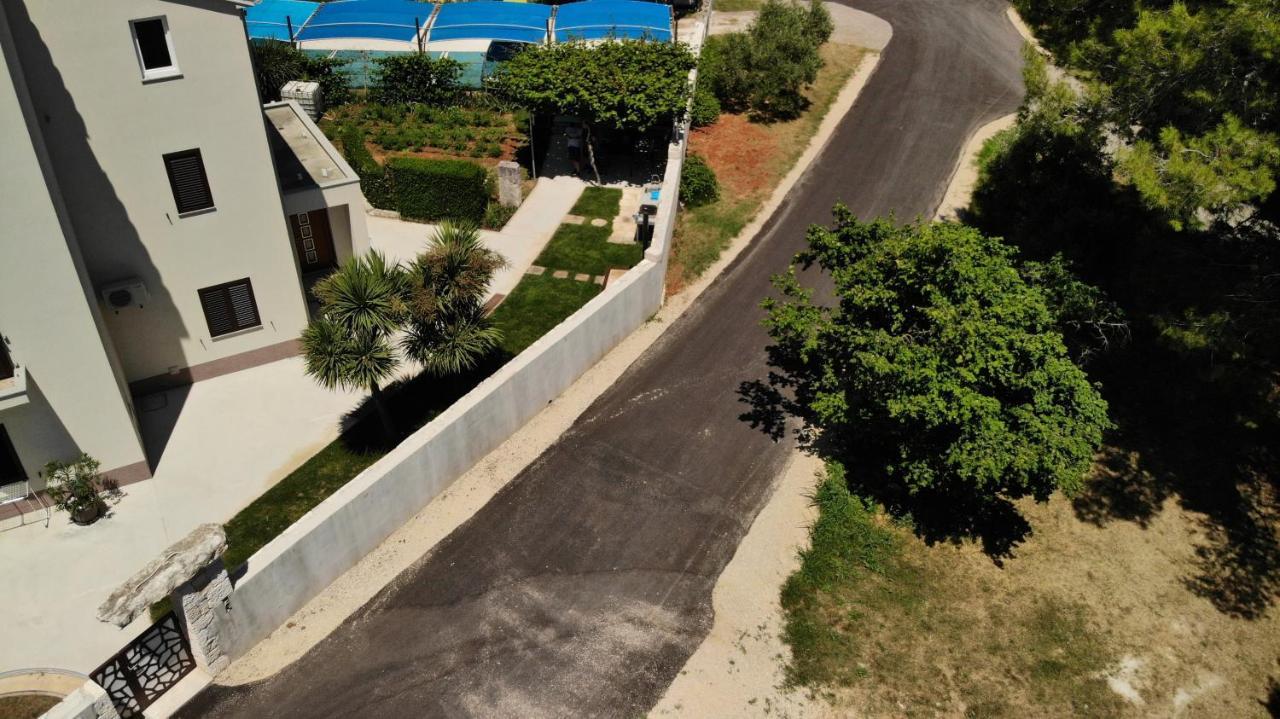Predivan Novouredeni Apartman U Blizini Mora Banjole Exterior foto